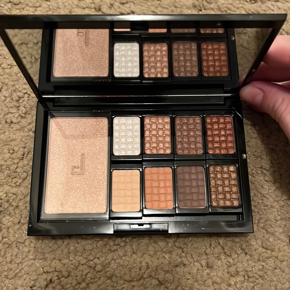 Brand New Doucce freematic eyeshadow palette